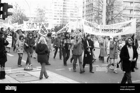 Rewolta w Bangkoku 1973 roku: Symbolika ludu, pragnienie demokracji i walki z militaryzmem