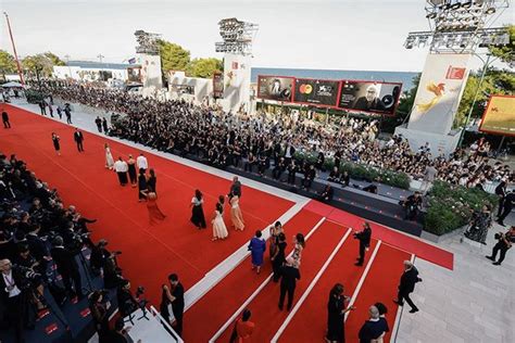  Festival Filmowy w Wenecji; Zaskakujące Premiery i Nowe Talenty